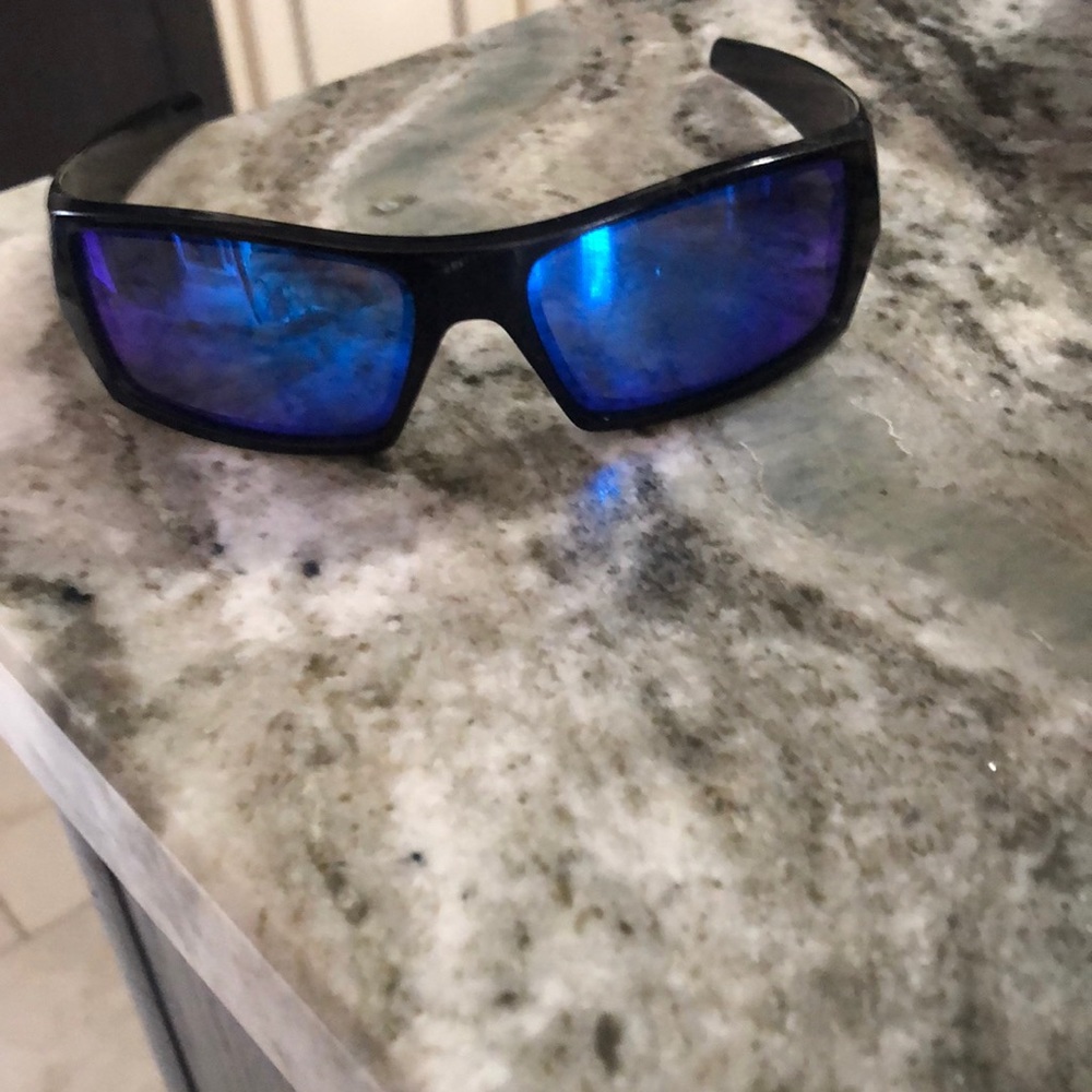 Oakley black with grey O